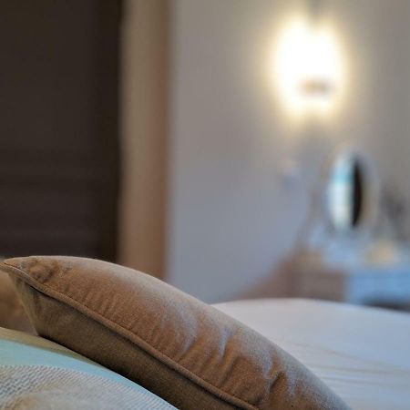 Loge Montaigne Bed & Breakfast L'Hopital-sous-Rochefort Exterior photo