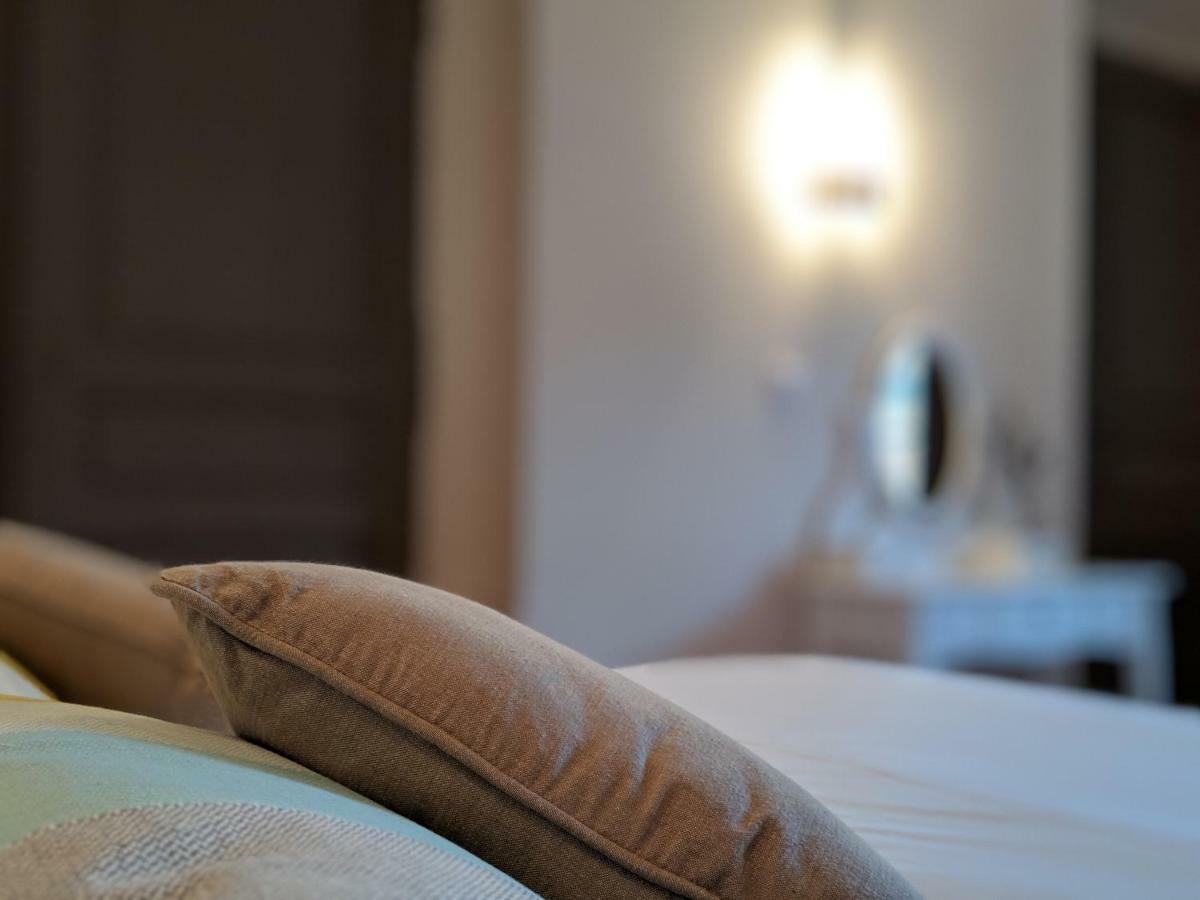 Loge Montaigne Bed & Breakfast L'Hopital-sous-Rochefort Exterior photo