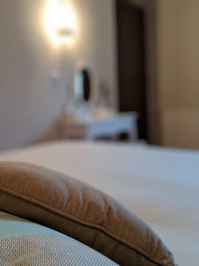 Loge Montaigne Bed & Breakfast L'Hopital-sous-Rochefort Exterior photo