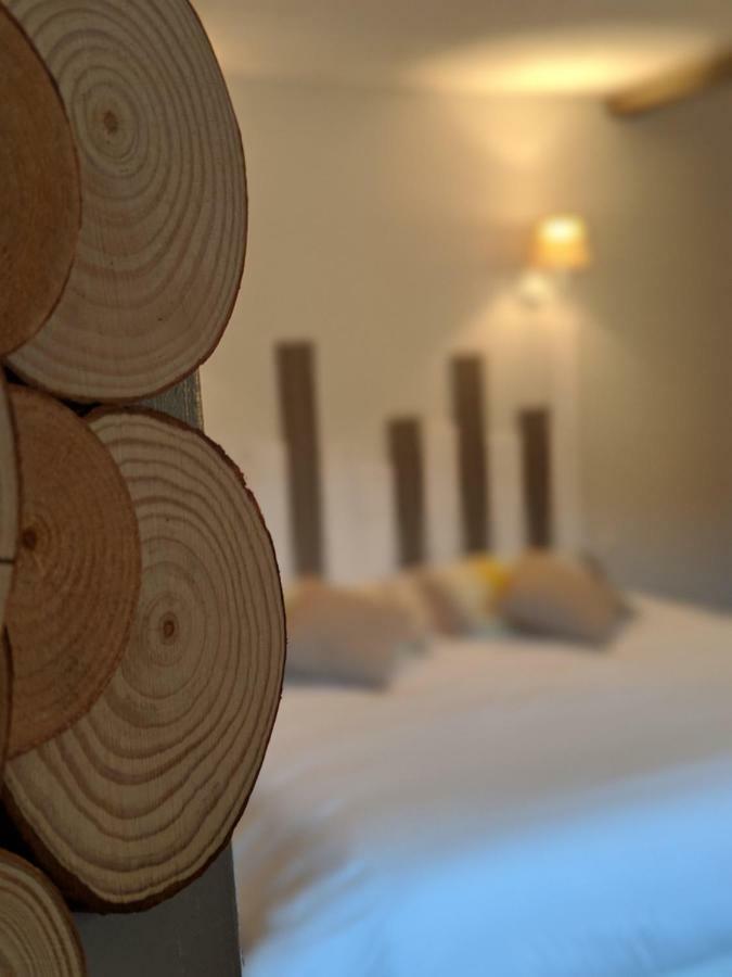 Loge Montaigne Bed & Breakfast L'Hopital-sous-Rochefort Exterior photo